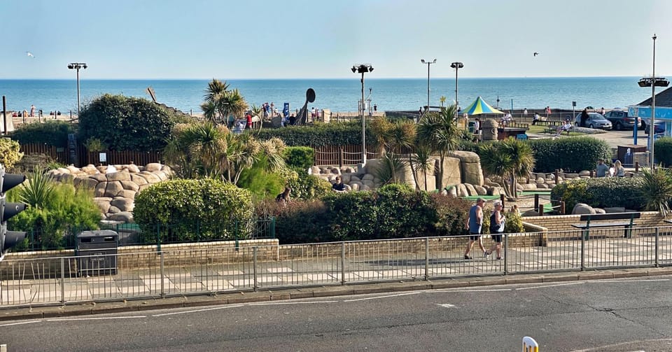Sea view, Street view