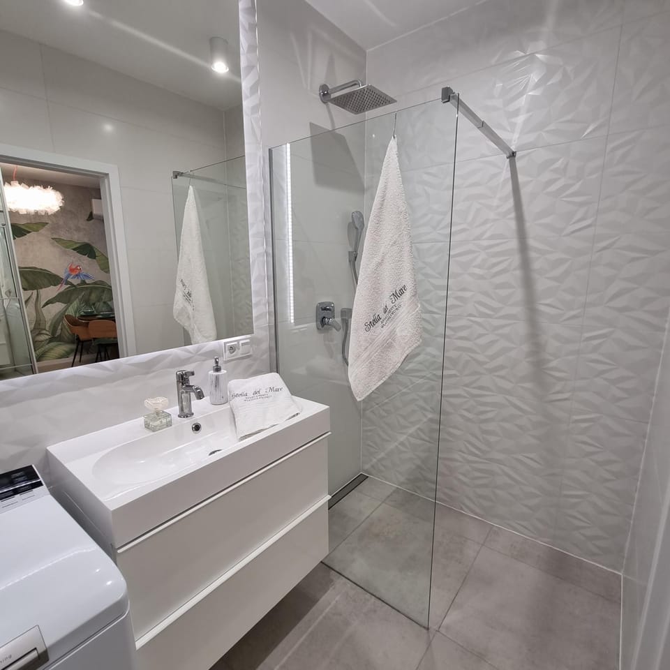 Shower, Bathroom, towels