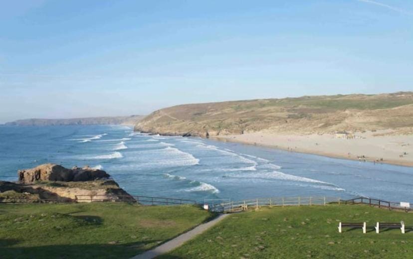 Romantic hideaway, seconds away from Perran beach Apartment in Perranporth
