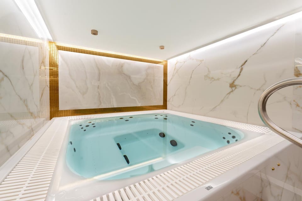 Hot Tub, Spa and wellness centre/facilities