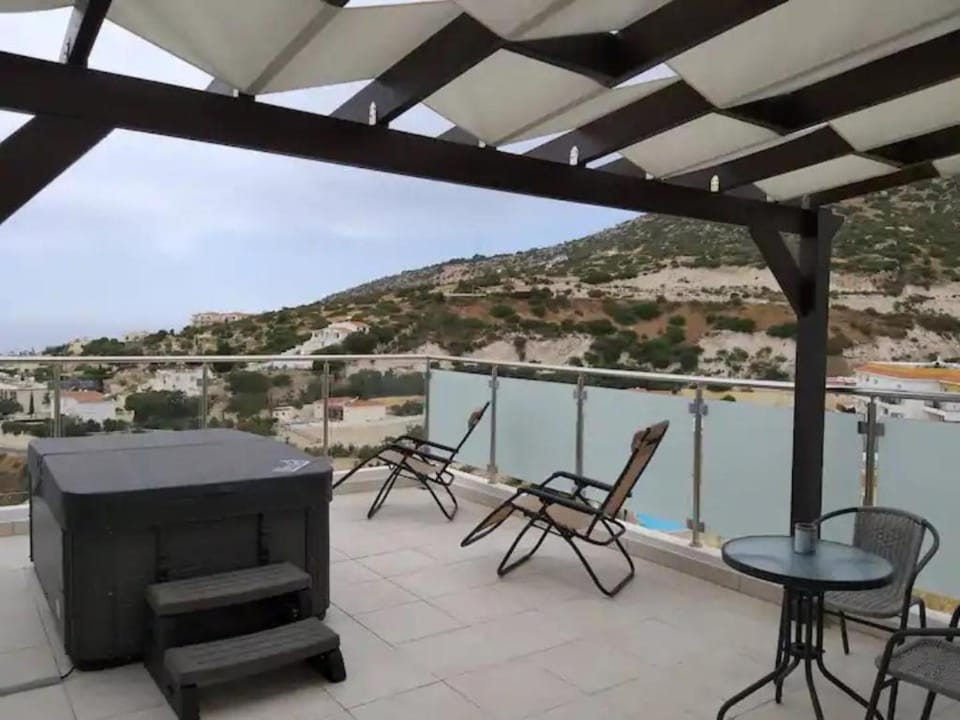 Panoramic Holidays - Premium 8 Apartment in Peyia