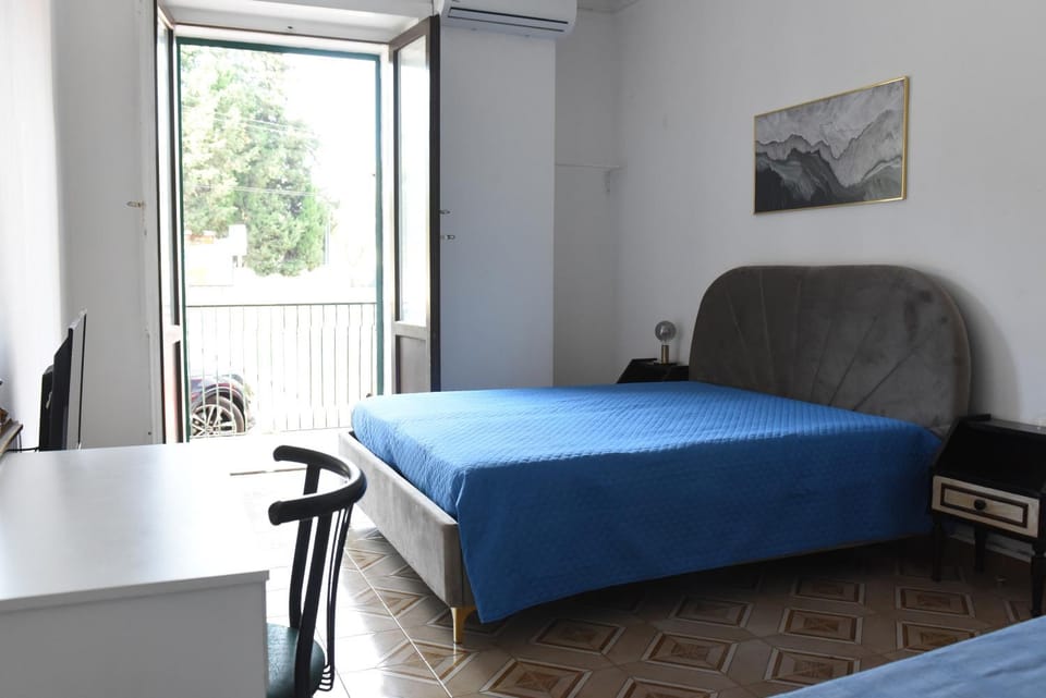 Bed, Bedroom, air conditioner