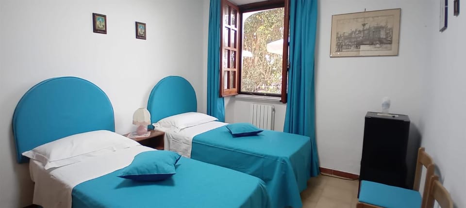 Bedroom, minibar