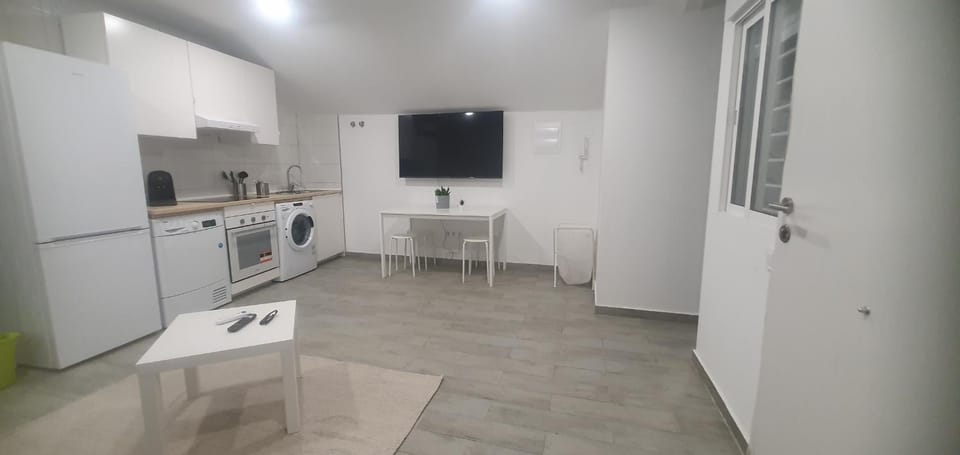 Communal lounge/ TV room, TV and multimedia, Kitchen or kitchenette, Dining area