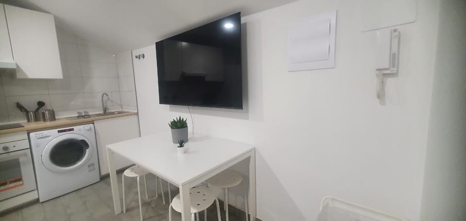 Communal lounge/ TV room, TV and multimedia, Dining area