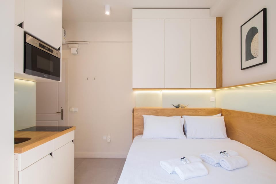 Bed, Kitchen or kitchenette, Bedroom