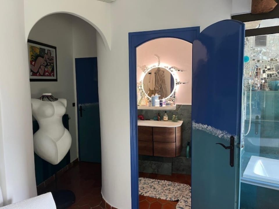 Bathroom, Living room