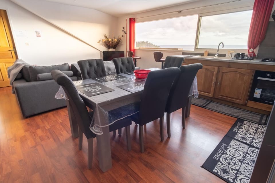 Seating area, Dining area