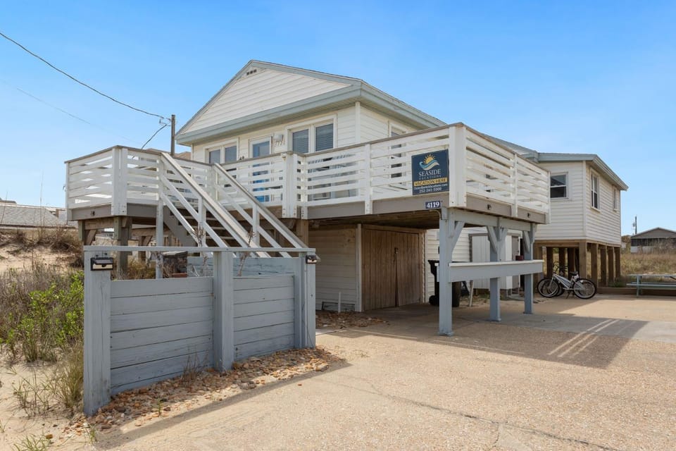 4119 - The Dolphin Boat House in Kitty Hawk