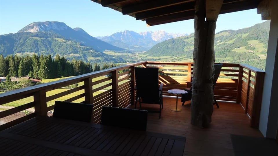 View (from property/room), Balcony/Terrace, Seating area, Mountain view