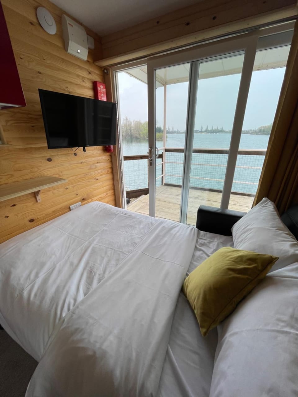 Lake View Lodge Pod Apartment in Chichester