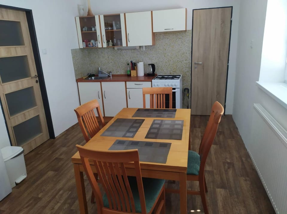 Dining area, kitchen