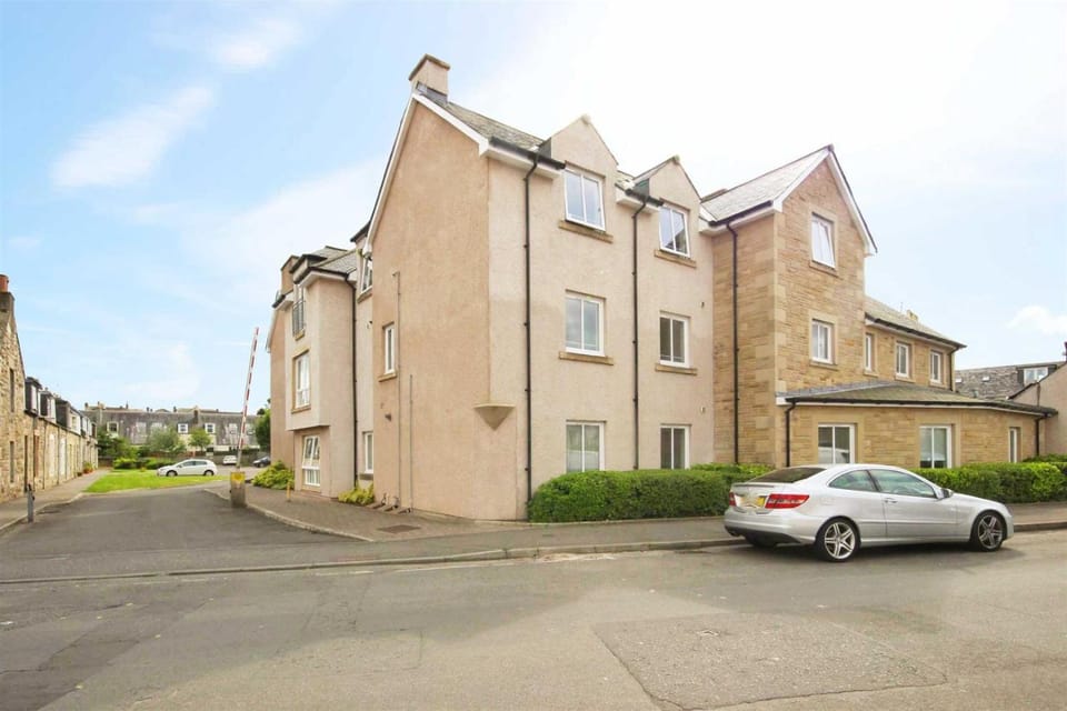 Property building, Street view