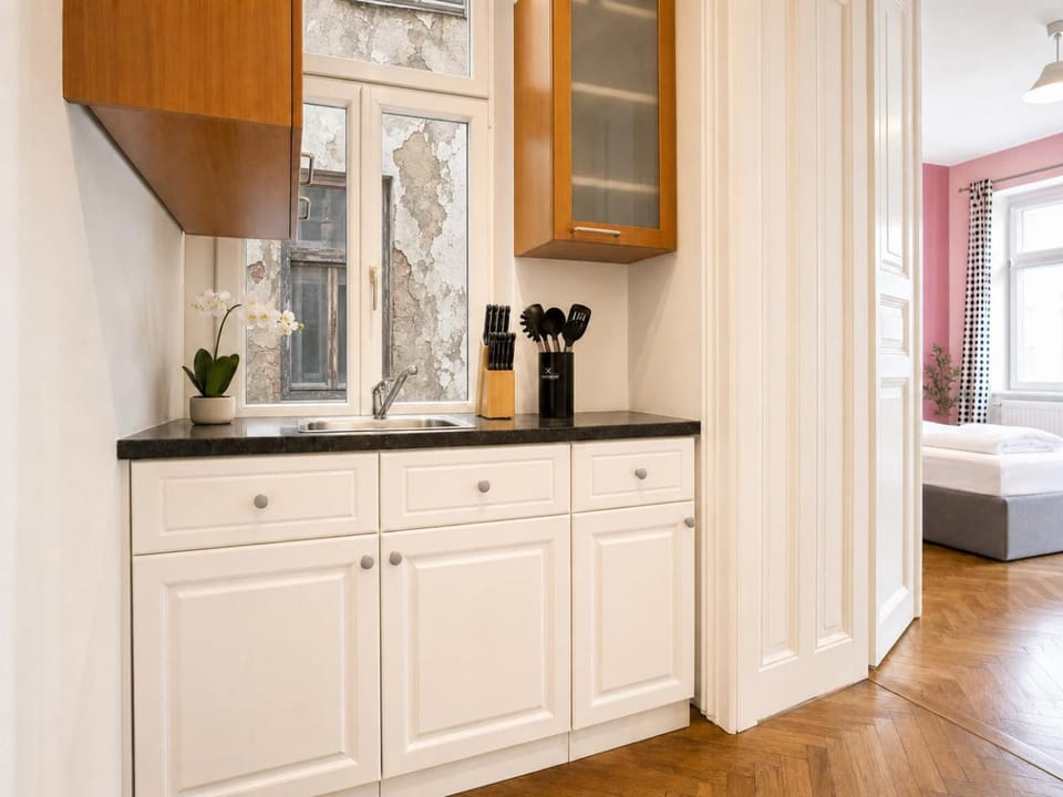 Bed, Kitchen or kitchenette, Bedroom