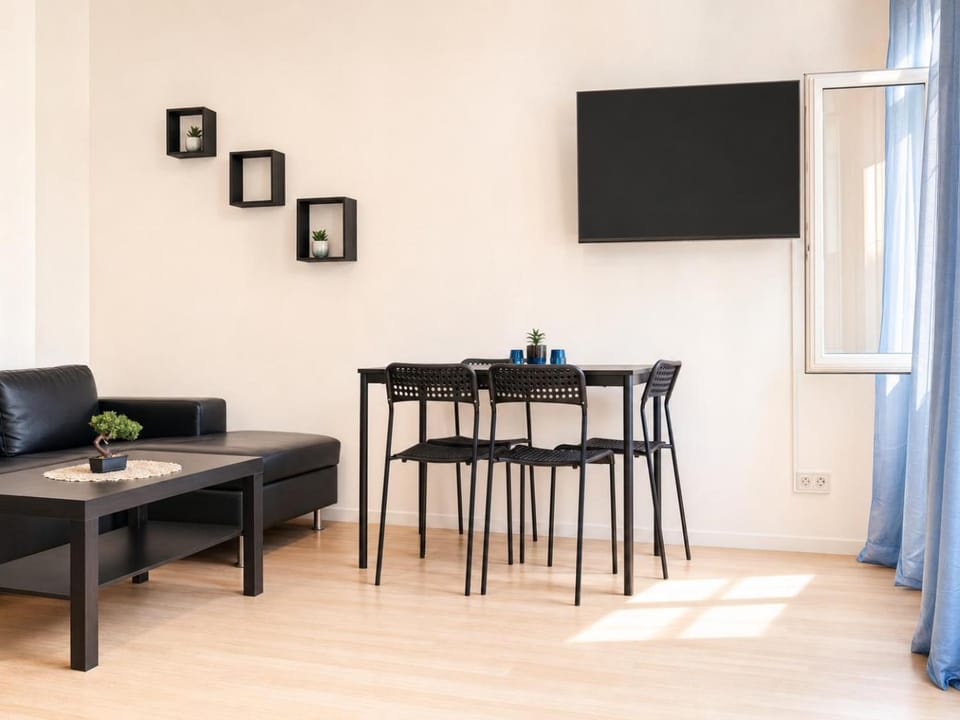 TV and multimedia, Seating area, Dining area