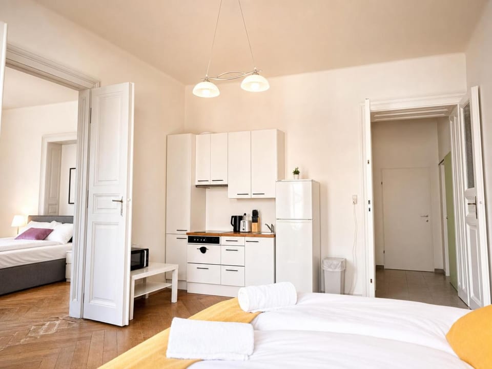 Bed, Kitchen or kitchenette, Dining area, Bedroom, oven, stove, wardrobe
