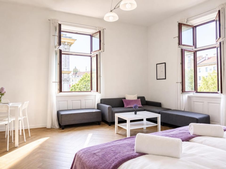 Bed, Seating area, Bedroom