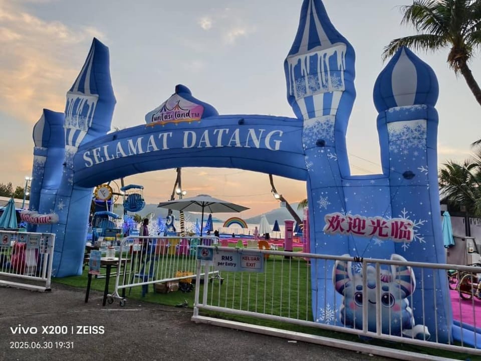 Omari - Tiara Bay Marina Island Lumut Homestay Villa in Perak