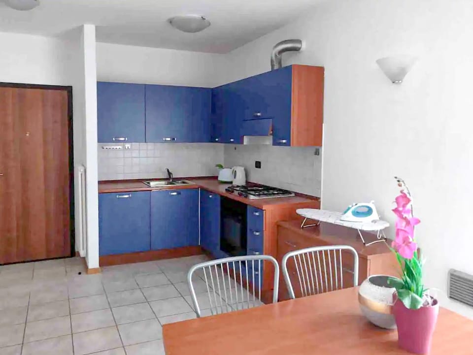 Kitchen or kitchenette, Dining area, Communal kitchen