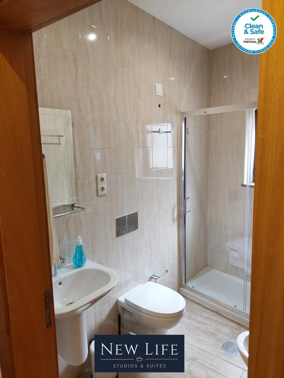 Shower, Toilet, Bathroom, Bath, towels