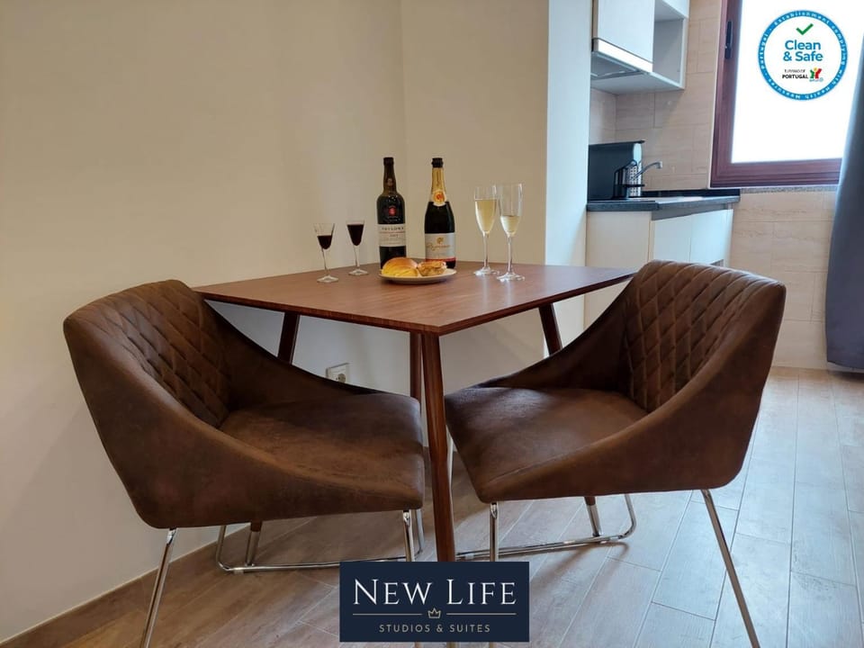 Kitchen or kitchenette, Dining area, minibar