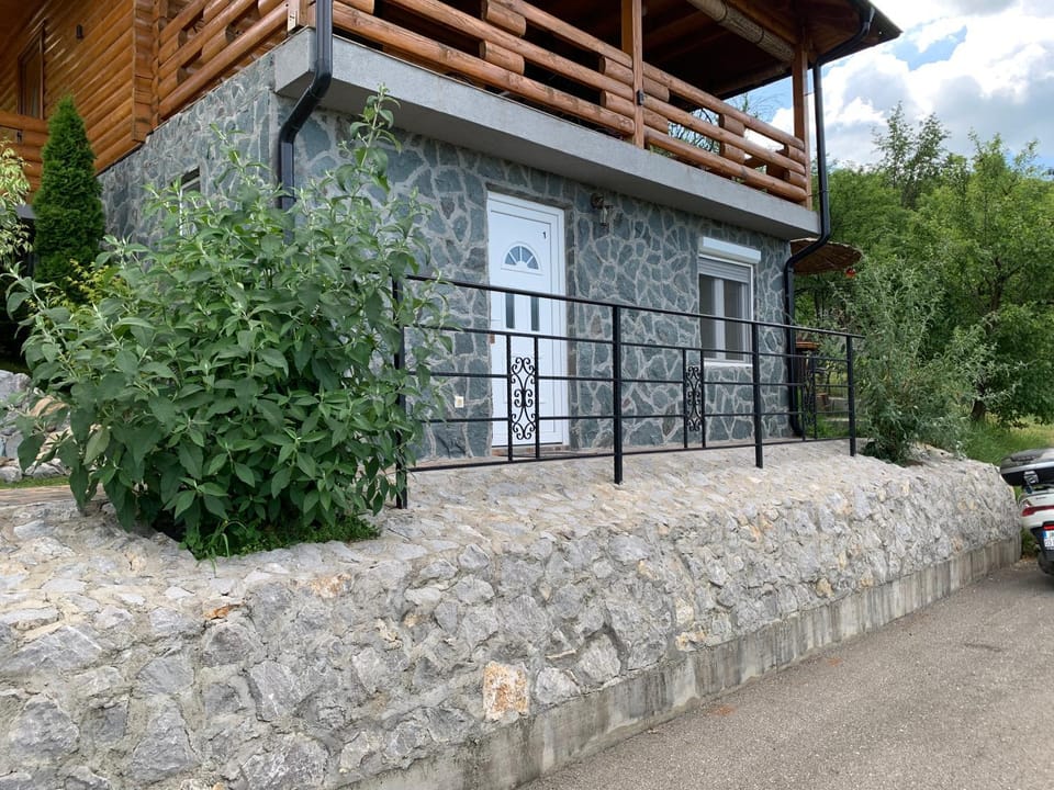 Boja Zalaska - kameni apartman Apartment in Serbia