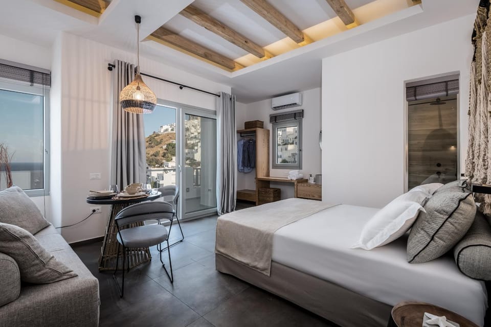 Bed, View (from property/room), Seating area, Dining area