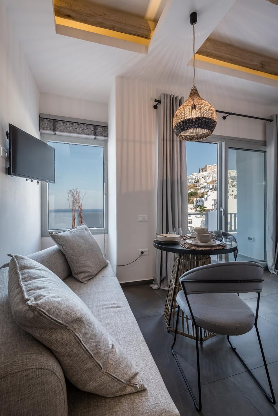 View (from property/room), Seating area, Dining area, Landmark view