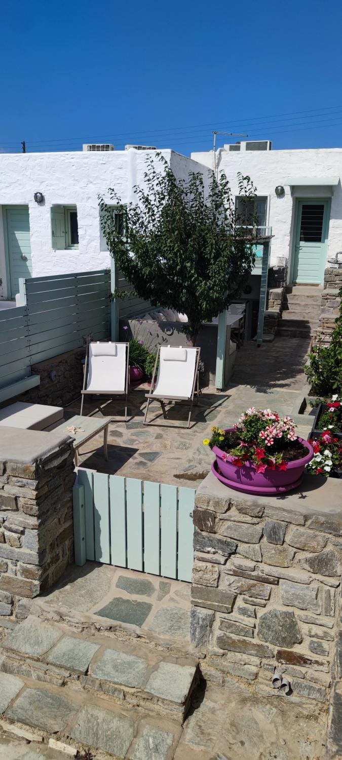 Property building, Seating area