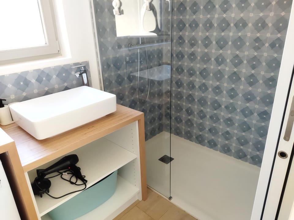 Shower, Bathroom, heating