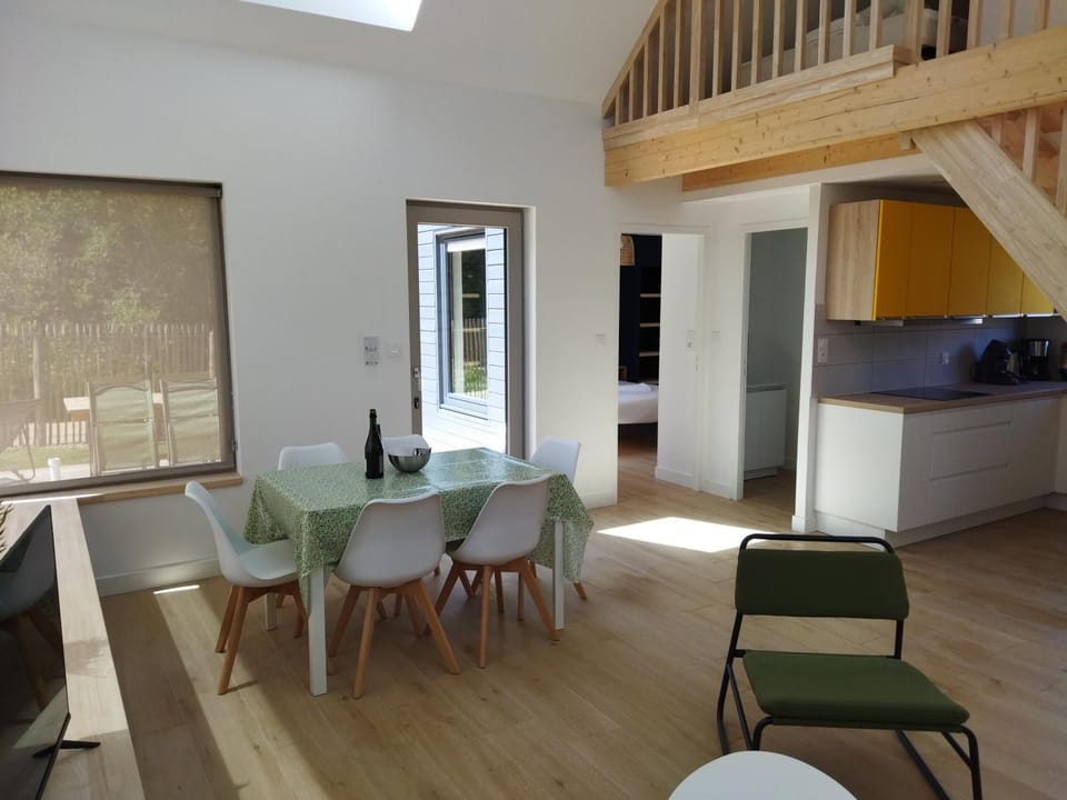 Dining area, kitchen