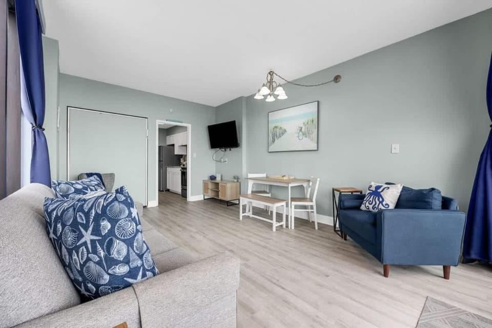 *FRESH NEW OCEANFRONT*Pool*KING Bed*OMG VIEW*Approved Dogs*F22-4 House in Myrtle Beach