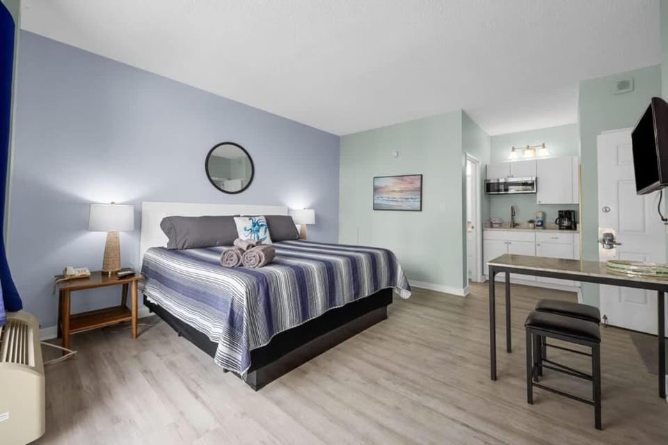 *FRESH NEW*OCEAN VIEW*Pool*KING Bed*Hot Tubs*Approved Dogs*F24 House in Myrtle Beach
