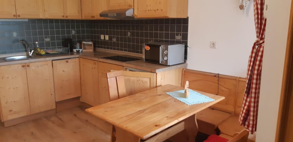 Coffee/tea facilities, Kitchen or kitchenette, Dining area, minibar, pet friendly, stove, toaster