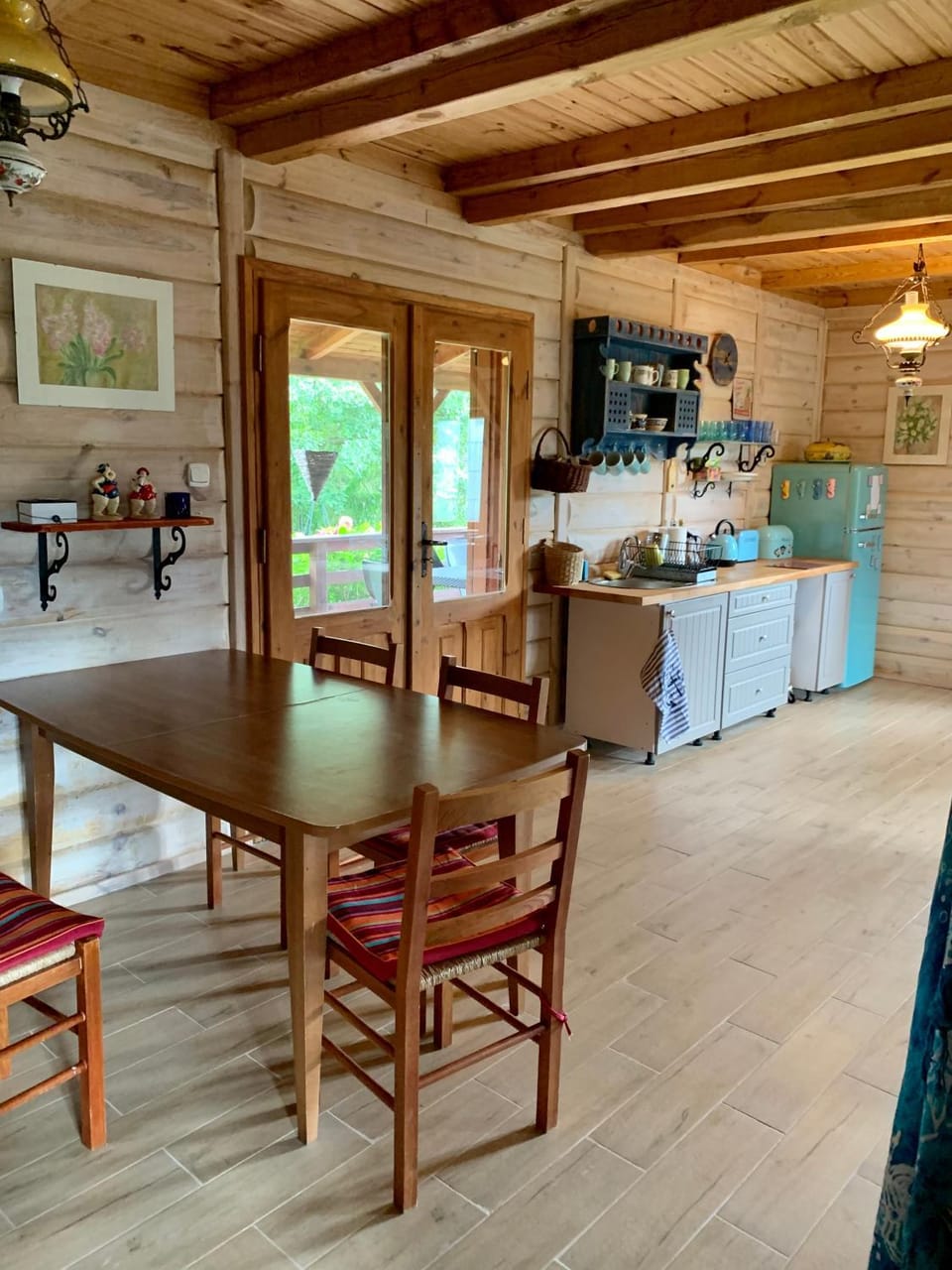 Kitchen or kitchenette, Dining area, stove