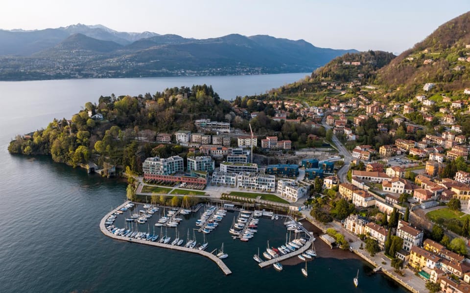 Property building, Nearby landmark, Day, Natural landscape, Bird's eye view, City view, Lake view, Mountain view, River view, Sea view