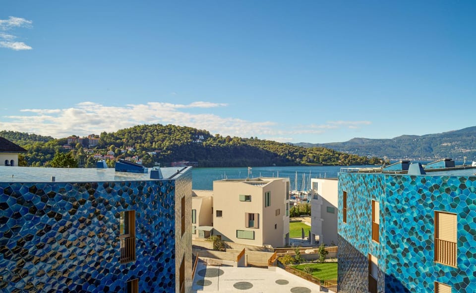 Property building, Nearby landmark, Day, Natural landscape, Lake view, Mountain view, River view, Sea view