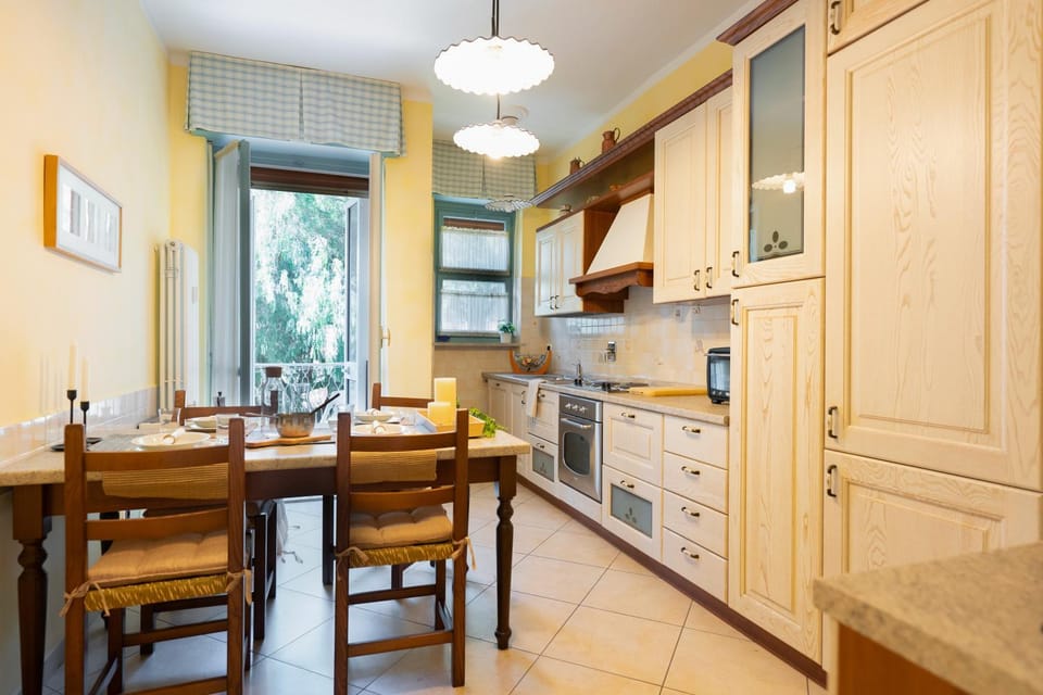 Kitchen or kitchenette, Dining area, dishwasher, minibar, pet friendly, stove