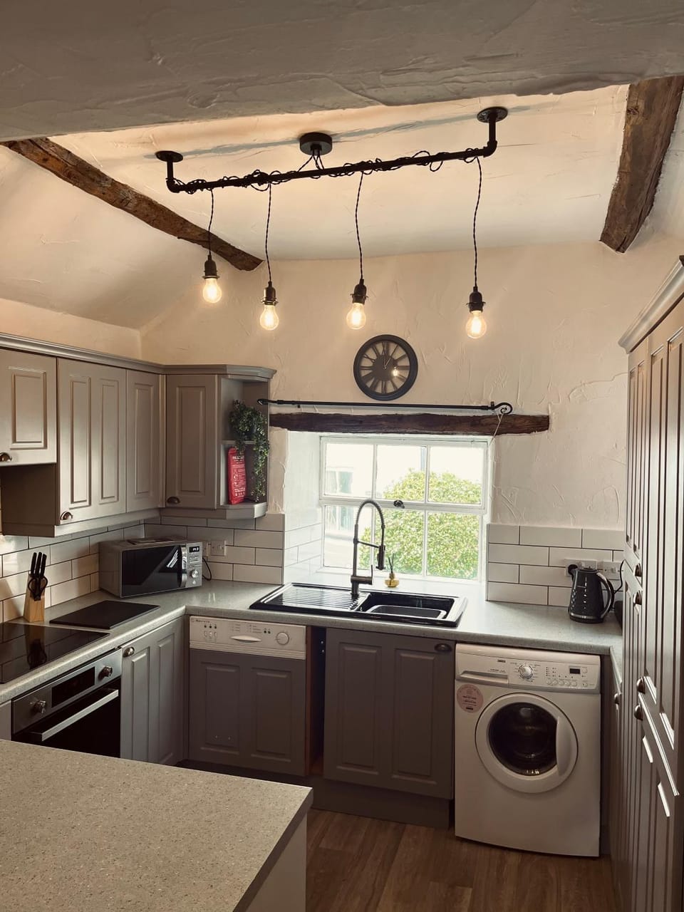Quirky Cottage, Cosy Grade II listed 2 bed apartment Troutbeck Bridge Apartment in England