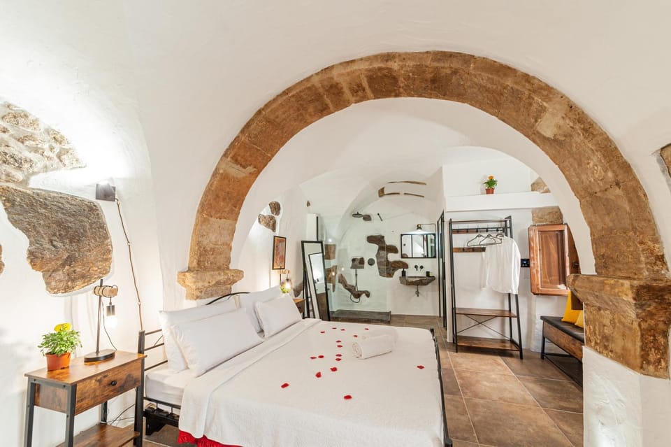 ROMANTIC LOFT WITH JACUZZI IN THE CASTLE Apartment in Castelsardo