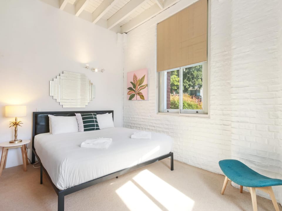 Spacious 1 Bedroom Apartment in Teneriffe Brisbane Apartment in Bulimba