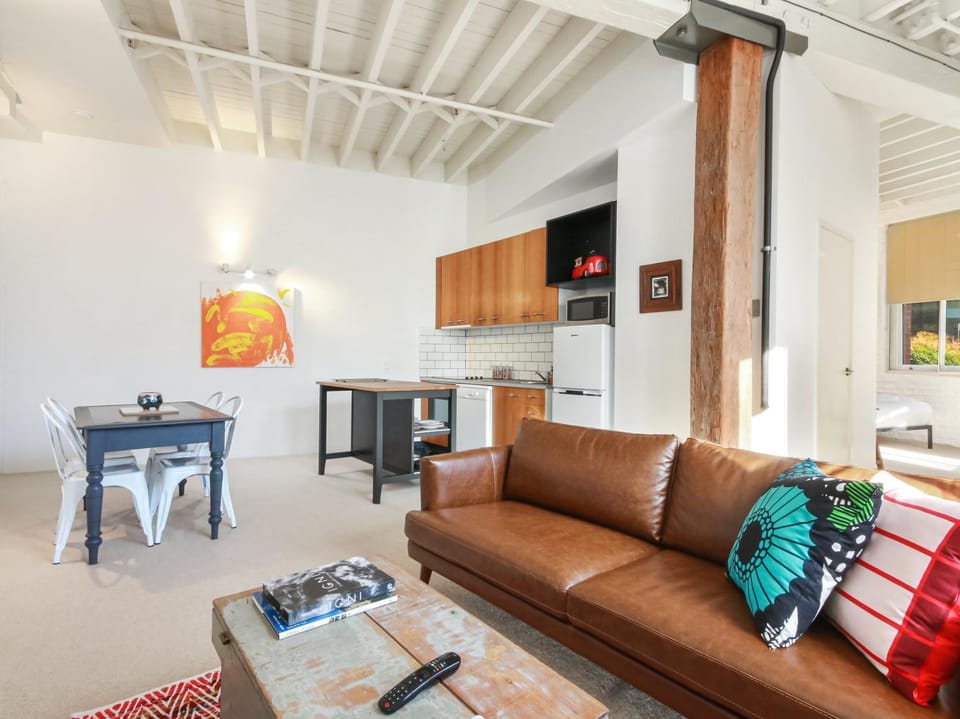 Spacious 1 Bedroom Apartment in Teneriffe Brisbane Apartment in Bulimba