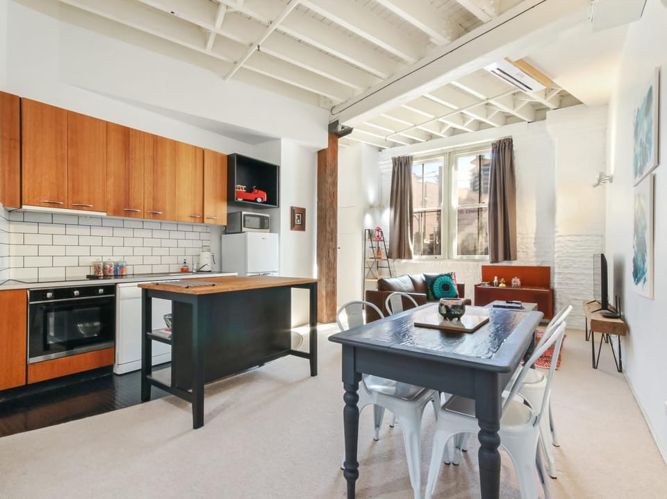 Spacious 1 Bedroom Apartment in Teneriffe Brisbane Apartment in Bulimba