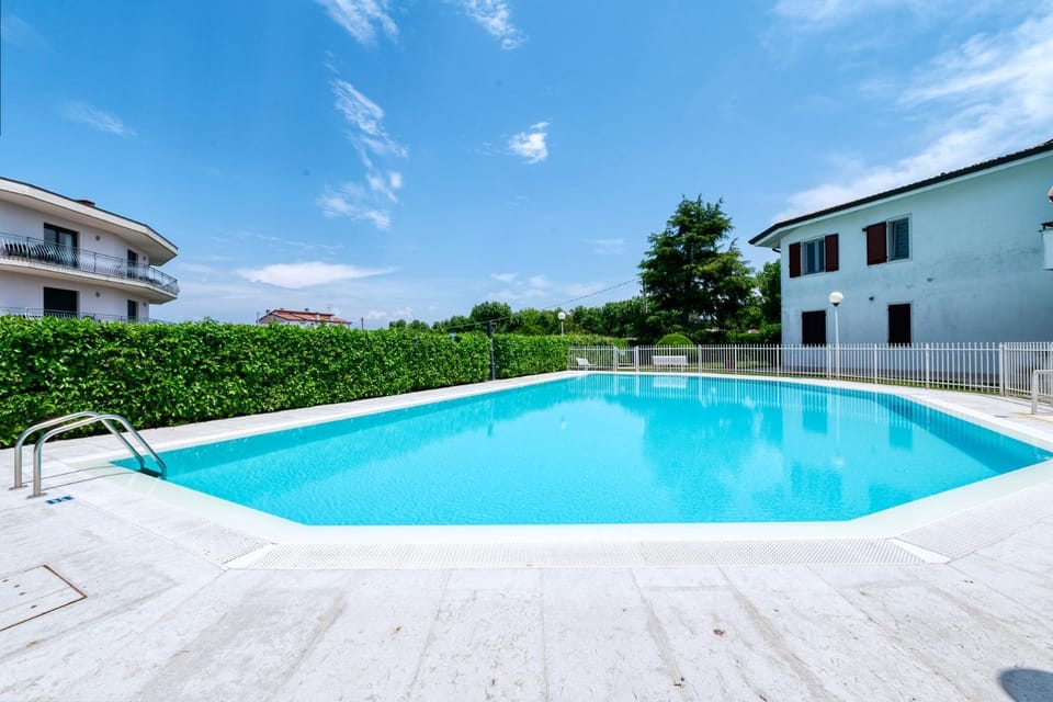 Property building, Solarium, Pool view, Swimming pool, Swimming pool