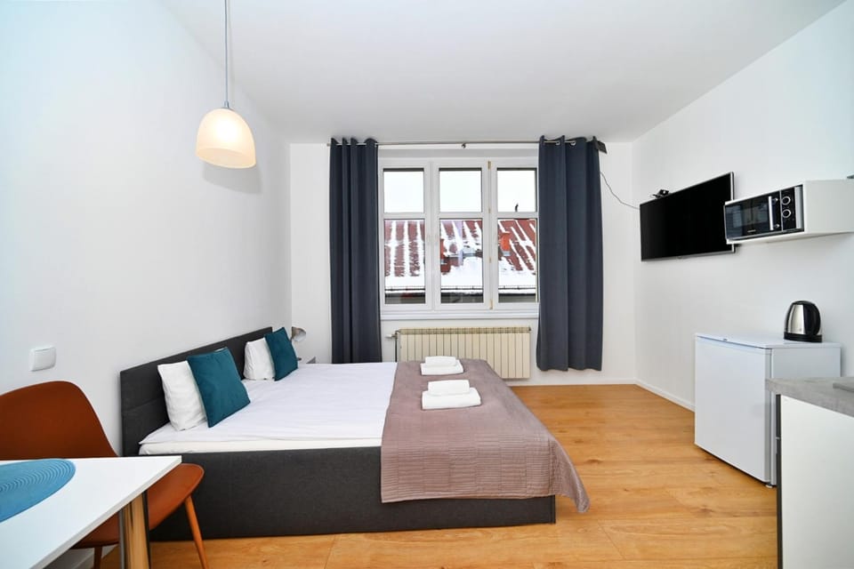 Bed, TV and multimedia, Living room, Seating area