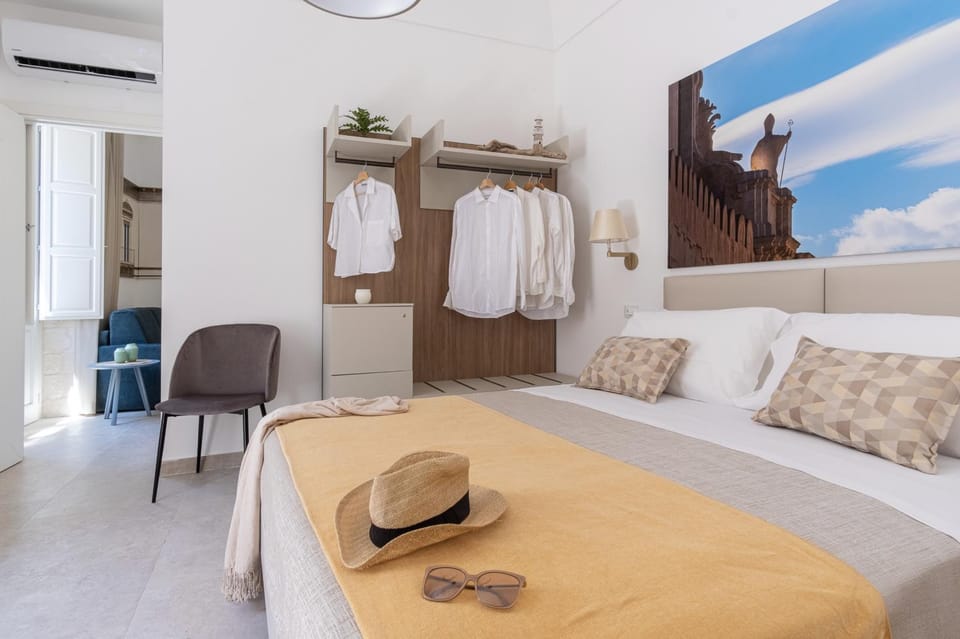 Bed, Living room, Photo of the whole room, Seating area, Bedroom