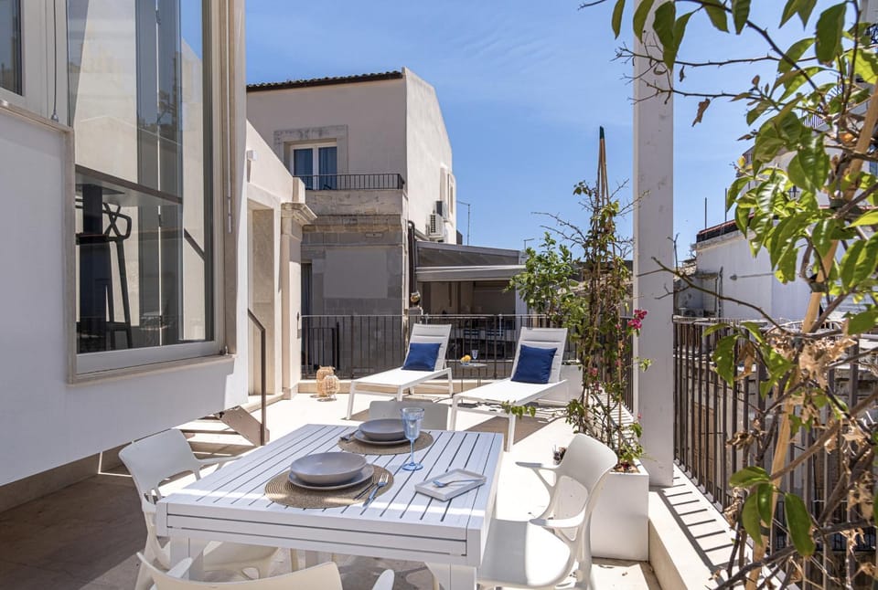 Property building, Patio, View (from property/room), Balcony/Terrace, Seating area, Dining area, sunbed