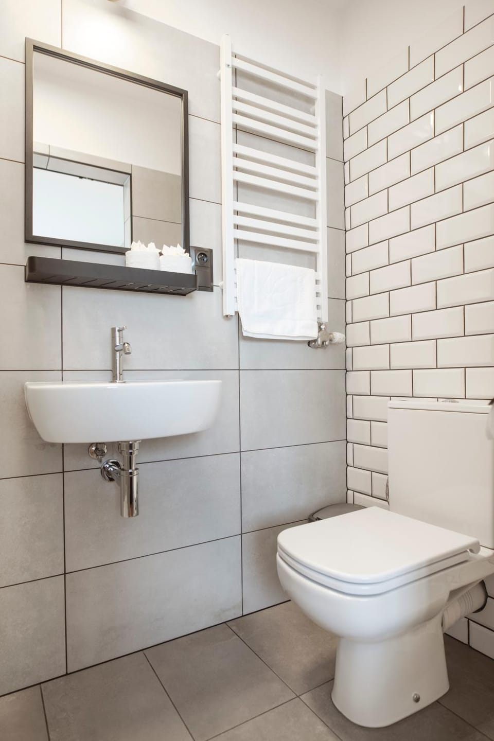 Toilet, Bathroom, TV and multimedia