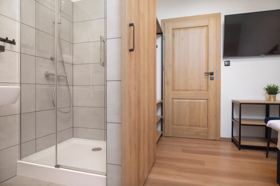 Bathroom, TV and multimedia