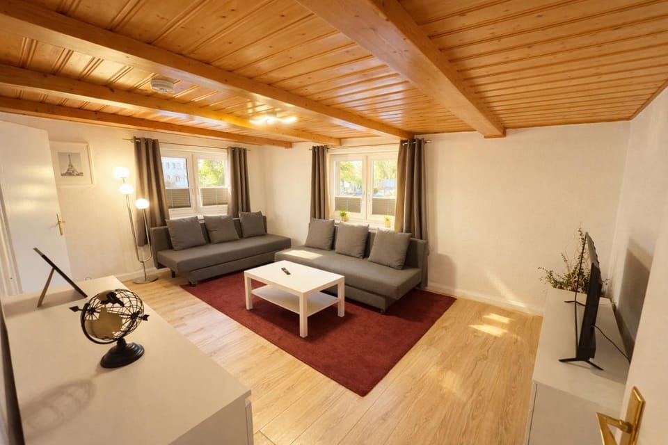 Communal lounge/ TV room, TV and multimedia, Living room
